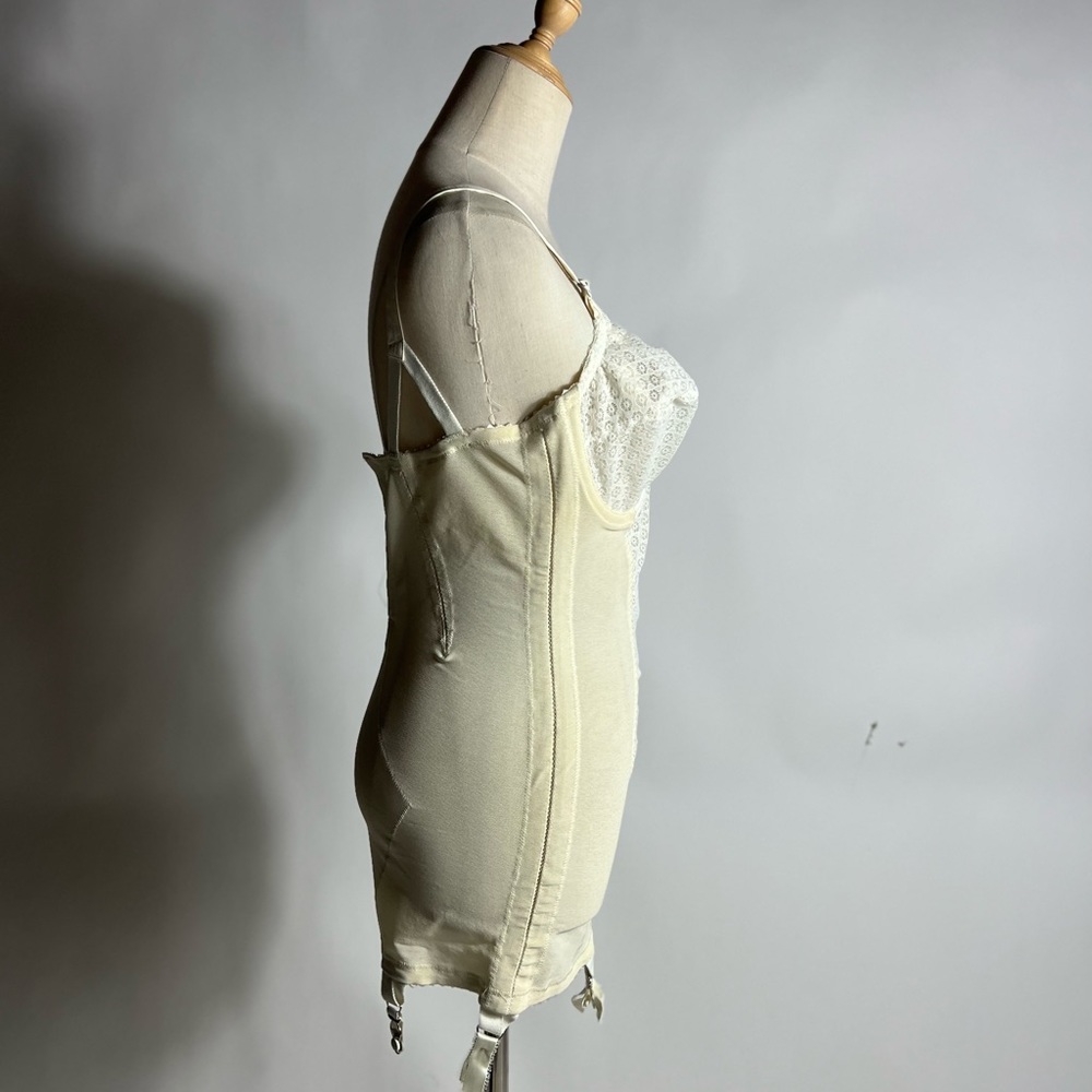 VINTAGE 60s/70s SnoFlake by Bali Girdle Bra with Garters Ivory Womens 37C - Picture 4 of 10